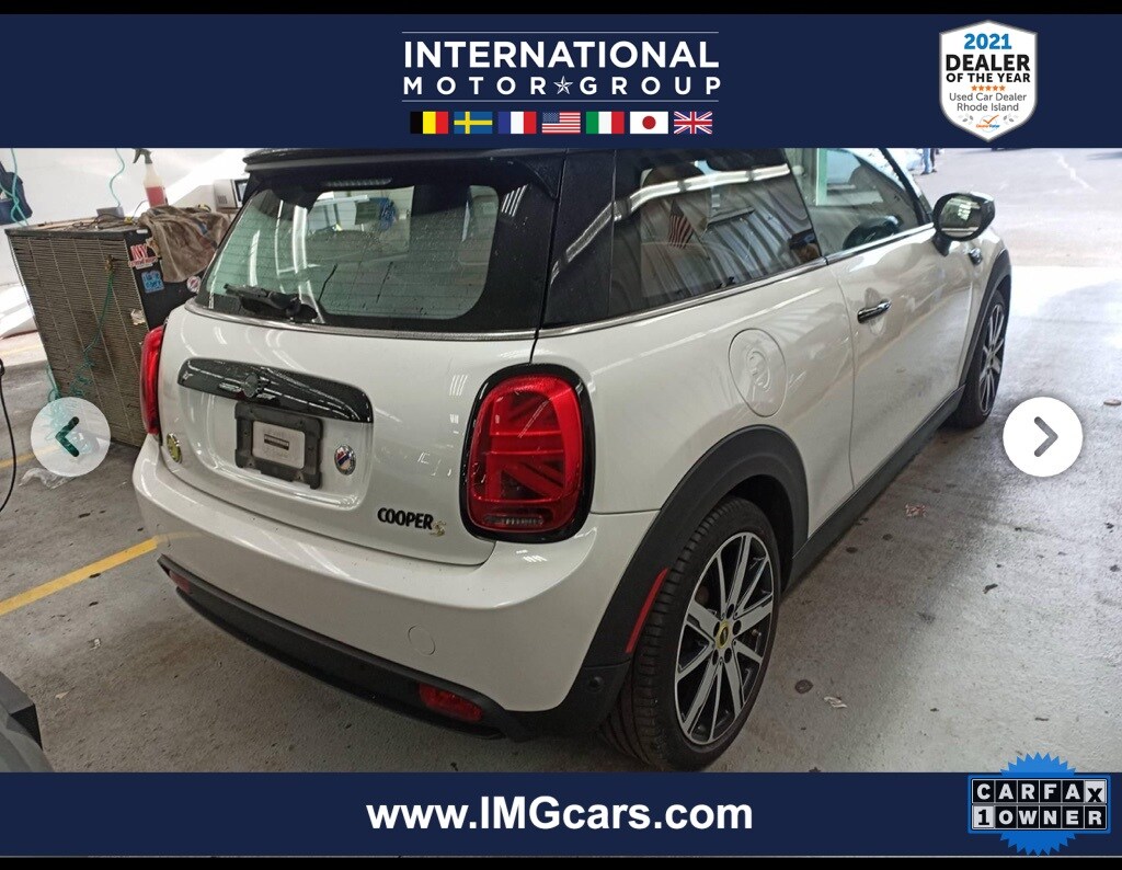2024 Mini Cooper 2 Door Hardtop Iconic photo 3