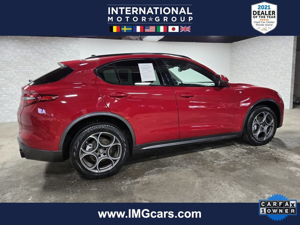 2022 Alfa Romeo Stelvio Ti photo 3