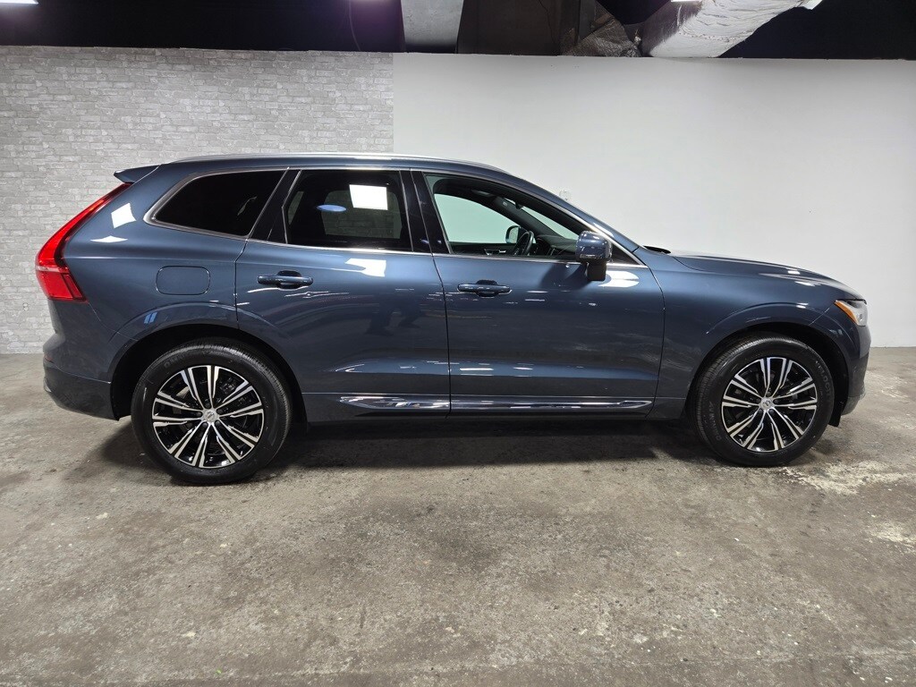 2022 Volvo XC60 B5 Inscription photo 3