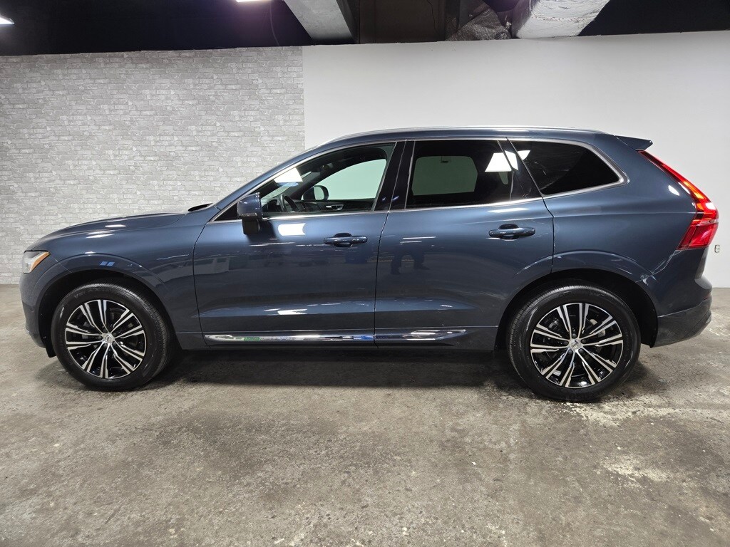 2022 Volvo XC60 B5 Inscription photo 2