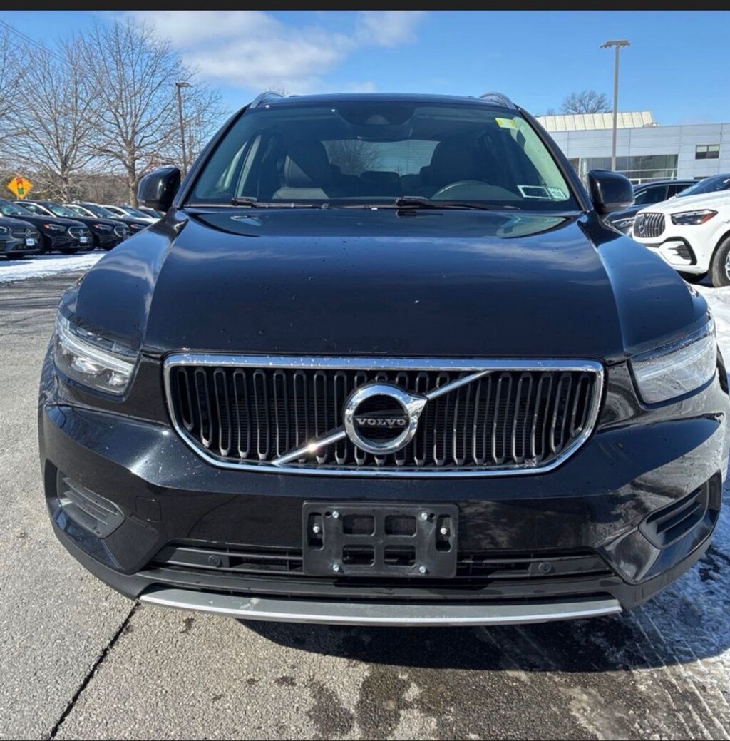 Used 2019 Volvo XC40 Momentum SUV