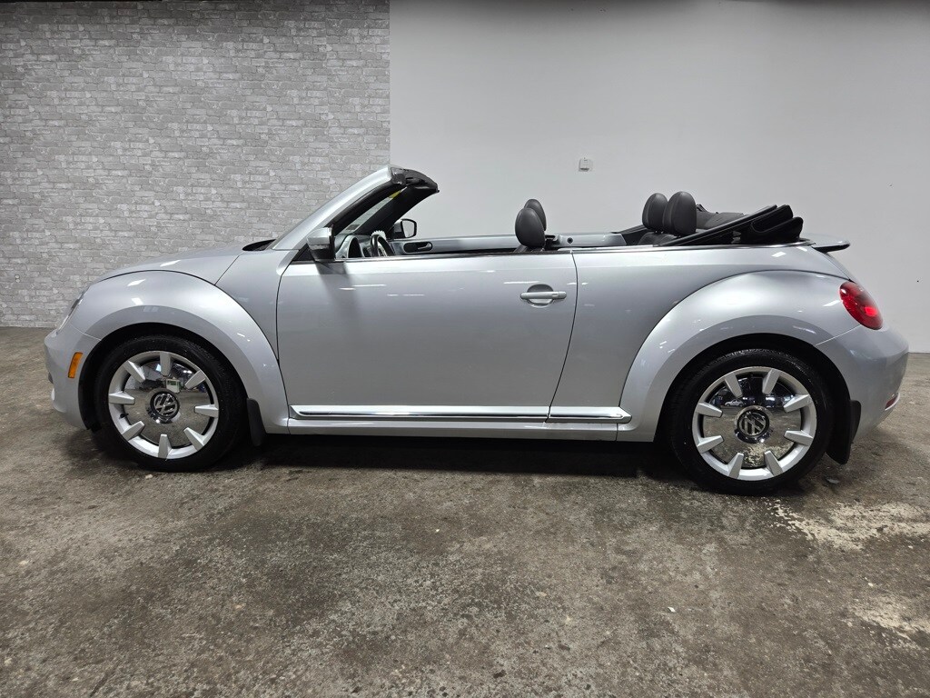 2013 Volkswagen Beetle 2.5L Convertible photo 4
