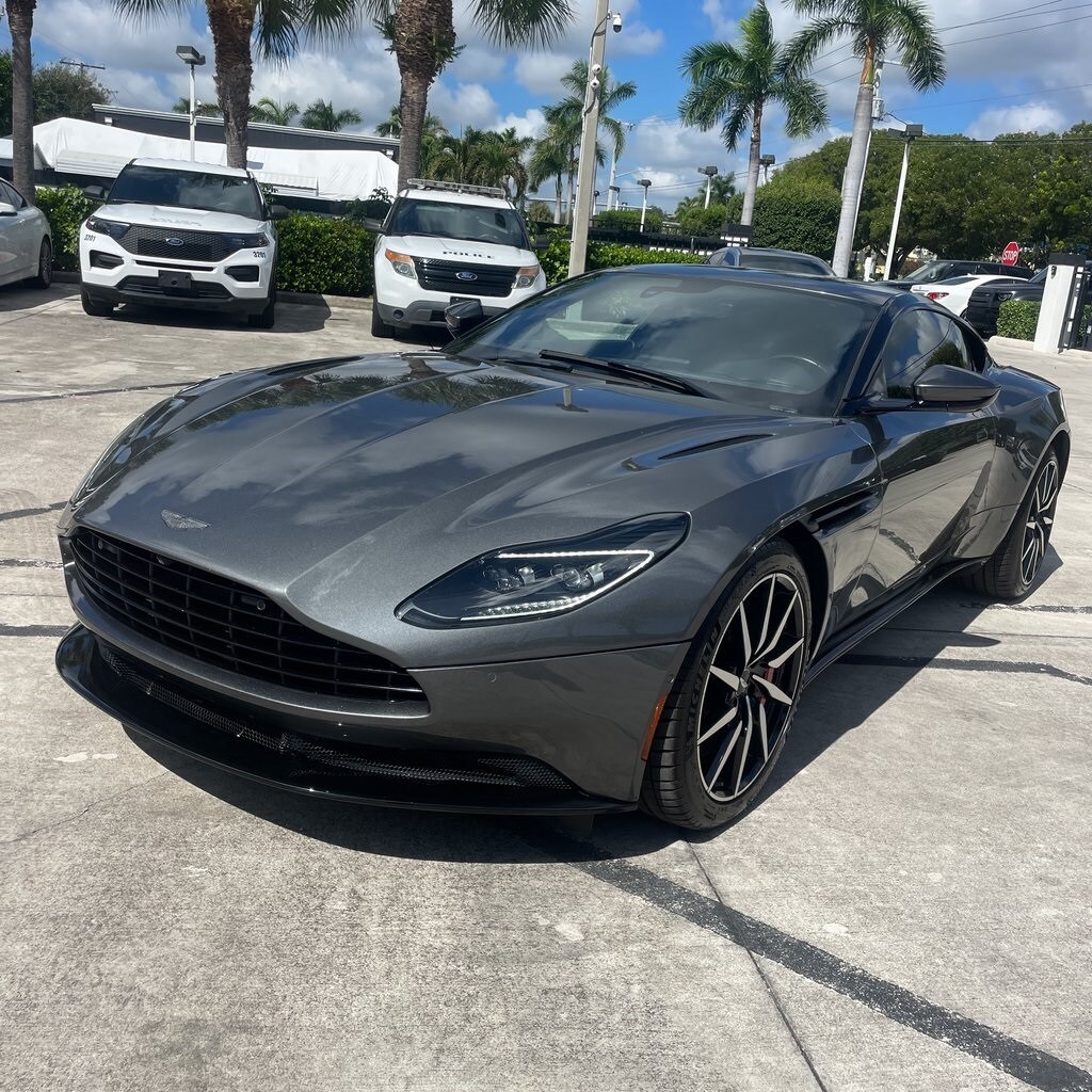 2018 Aston Martin DB11 photo 4