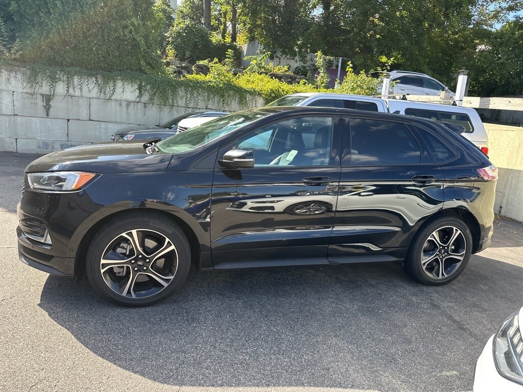 2021 Ford Edge ST photo 4
