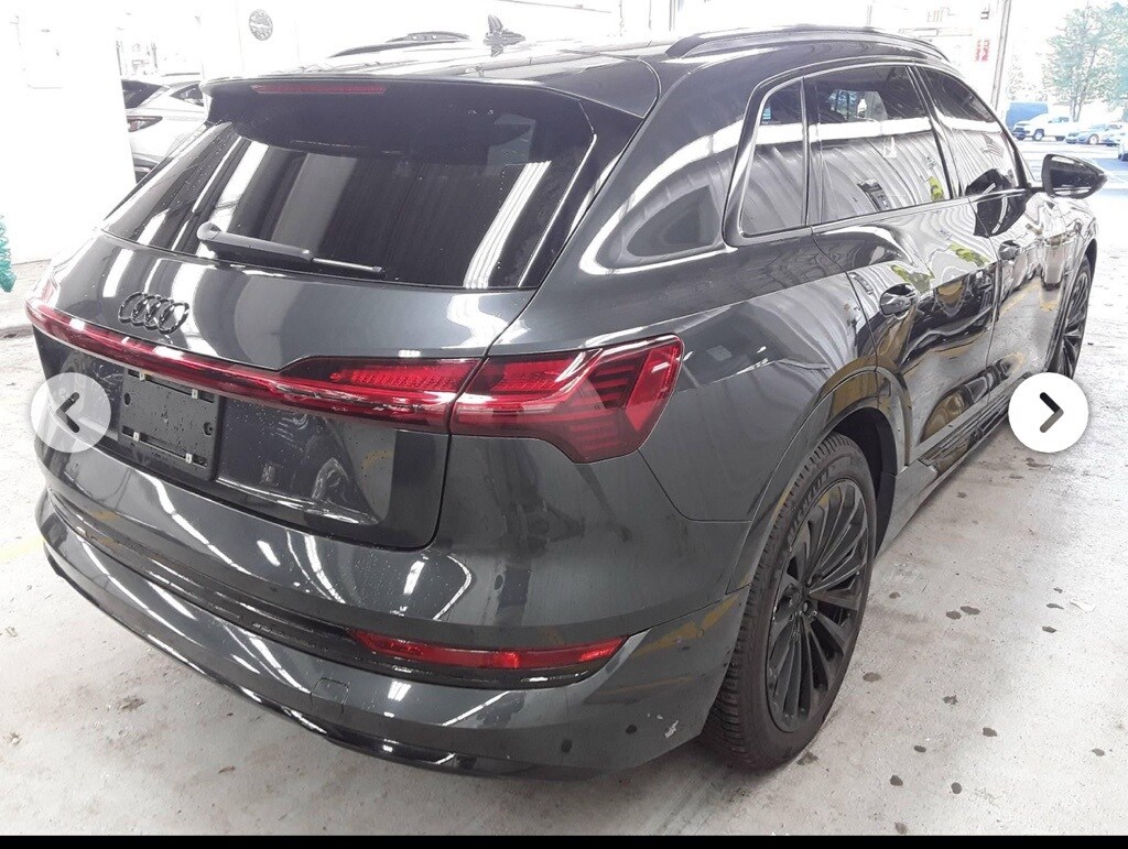 2019 Audi e-tron Prestige photo 3
