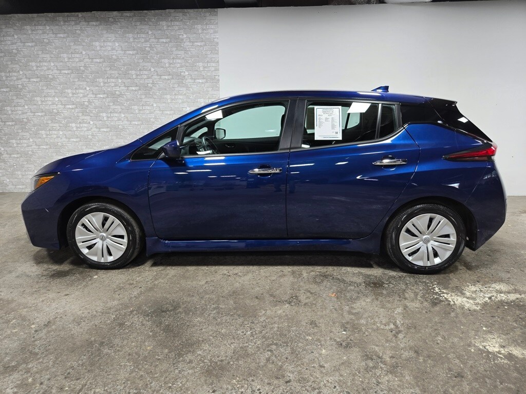 2023 Nissan Leaf S photo 2