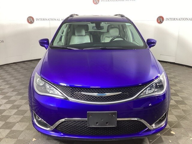 2020 Chrysler Pacifica Hybrid Touring L photo 2