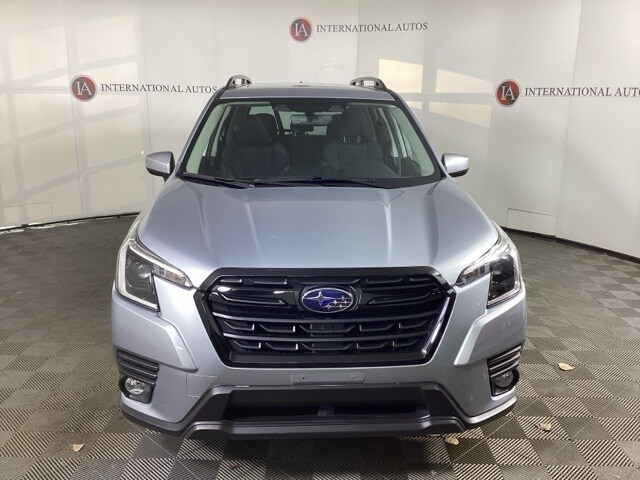 2022 Subaru Forester Premium photo 2