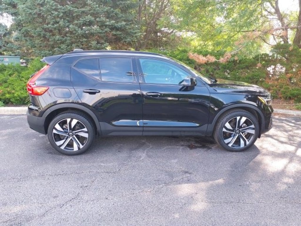 Used 2024 Volvo XC40 Ultimate SUV