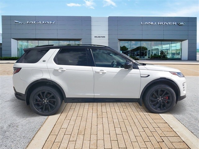 2025 Land Rover Discovery Sport SE photo 3