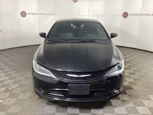 2016 Chrysler 200 S photo 2
