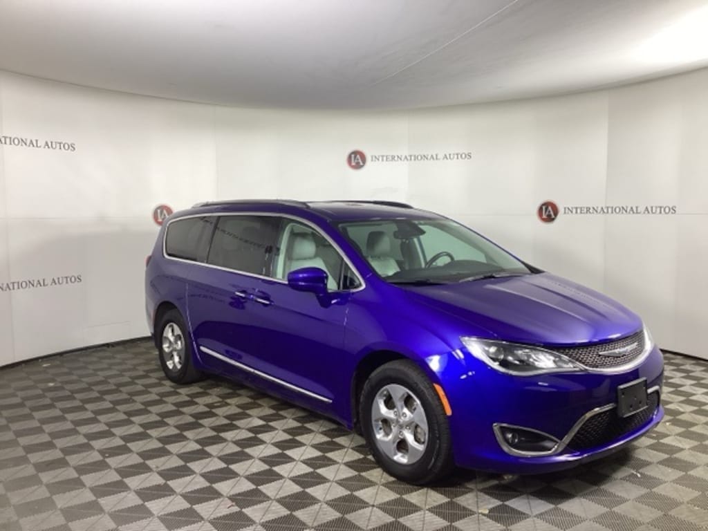 Used 2020 Chrysler Pacifica Hybrid Touring L Minivan/Van