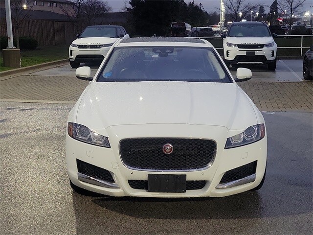 2016 Jaguar XF 35t Prestige photo 2