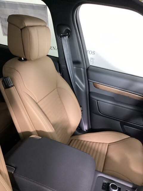 2024 Land Rover Discovery SE photo 2