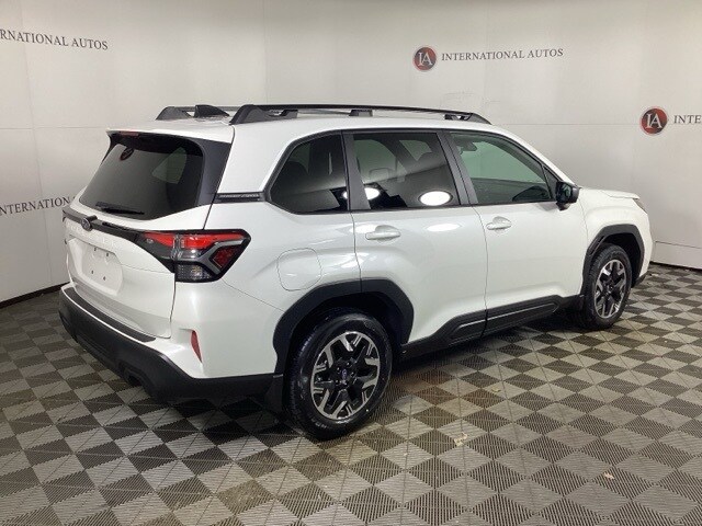 2026 Subaru Forester Premium photo 4