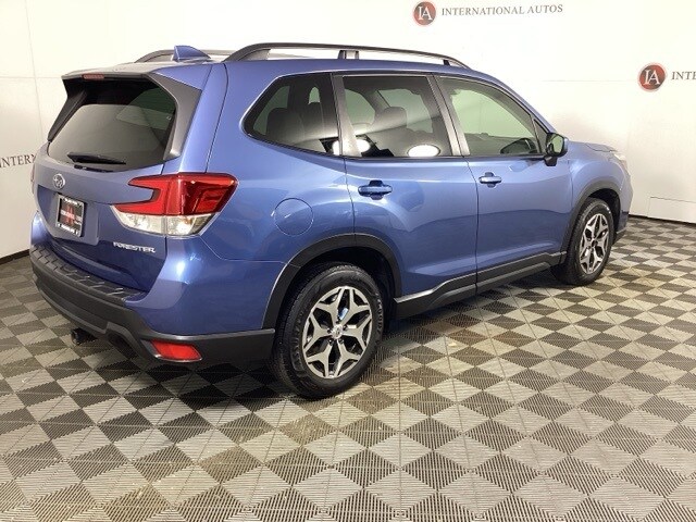 2021 Subaru Forester Premium photo 4