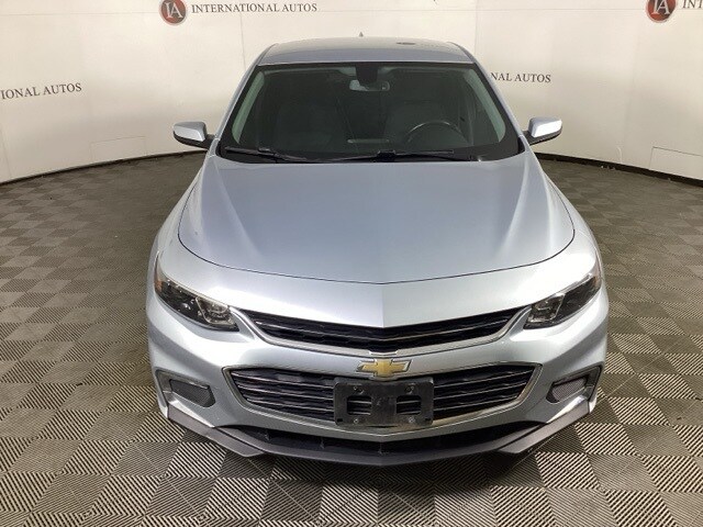 2017 Chevrolet Malibu 1LT photo 2