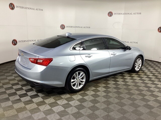 2017 Chevrolet Malibu 1LT photo 4