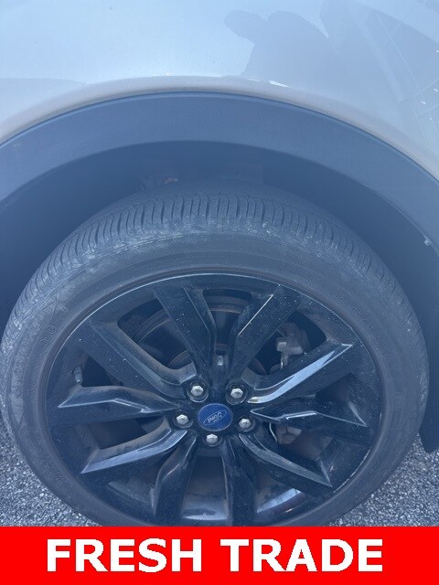 2017 Ford Escape Titanium photo 2