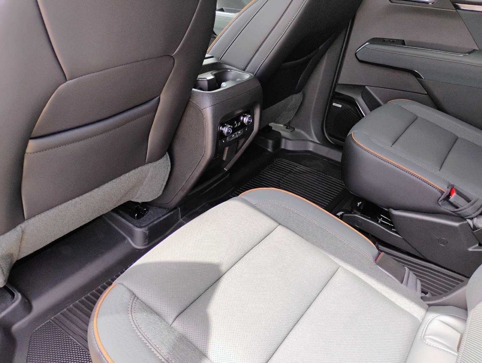 2026 GMC Acadia AT4 - Photo 6
