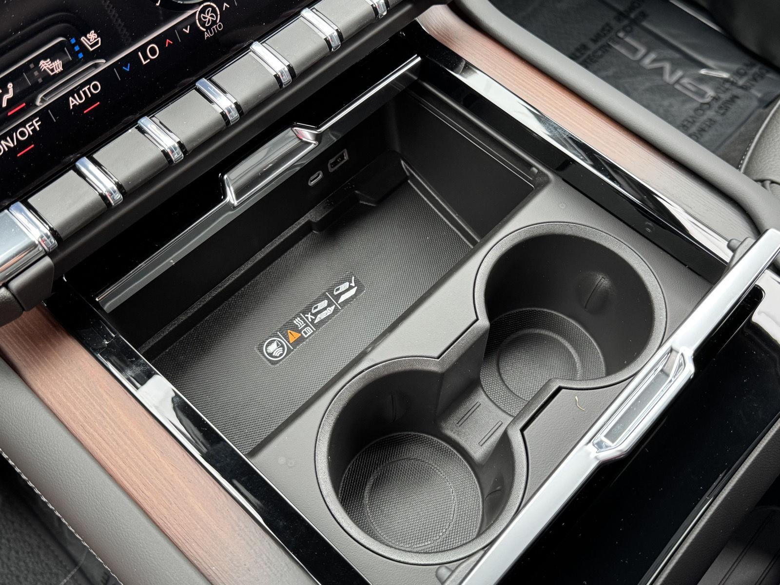 2026 GMC Yukon XL Denali - Photo 30