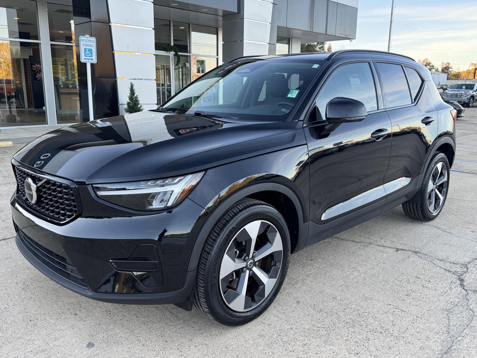 2024 Volvo XC40 Core's photo