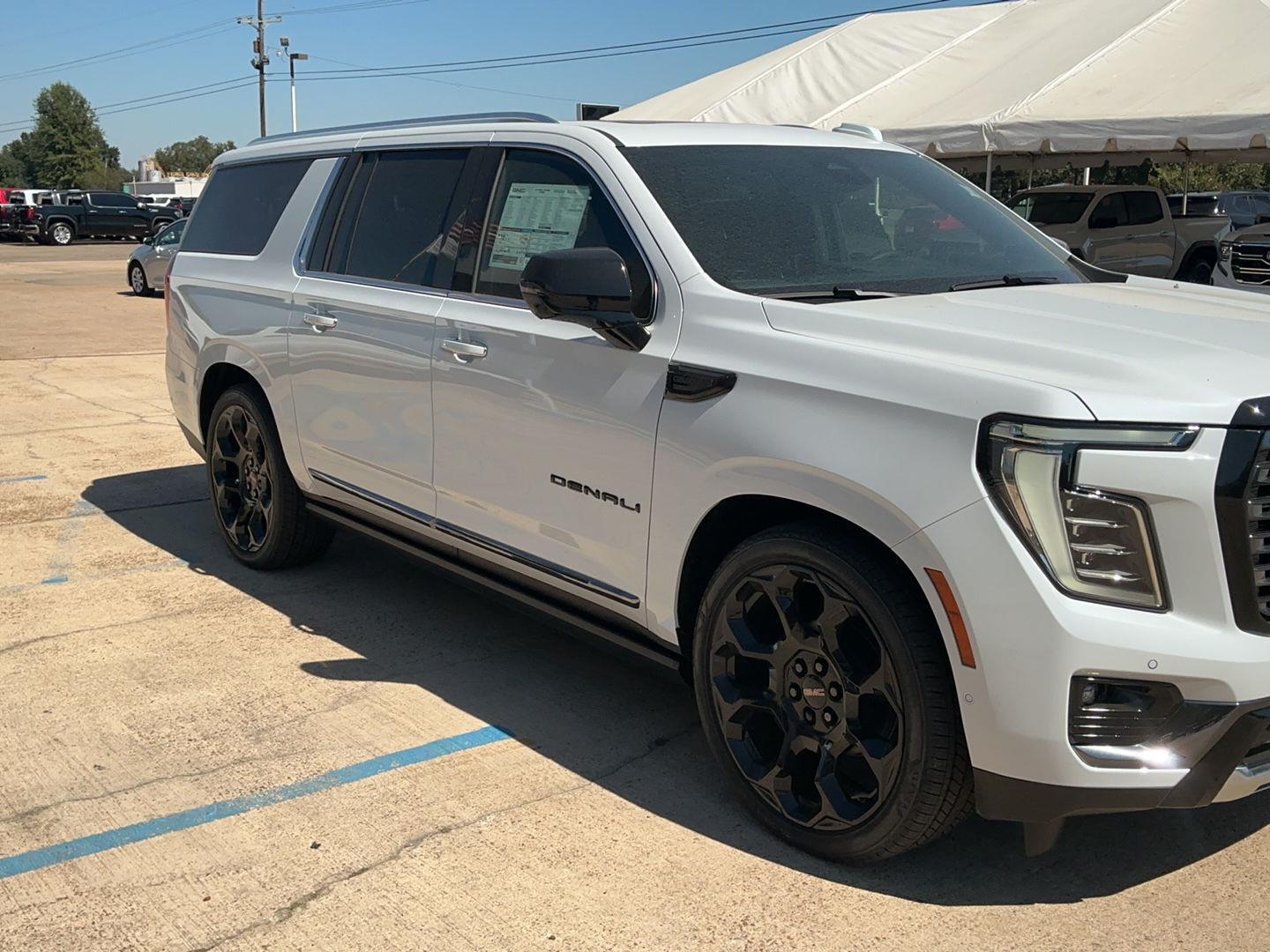 2026 GMC Yukon XL Denali Ultimate - Photo 9