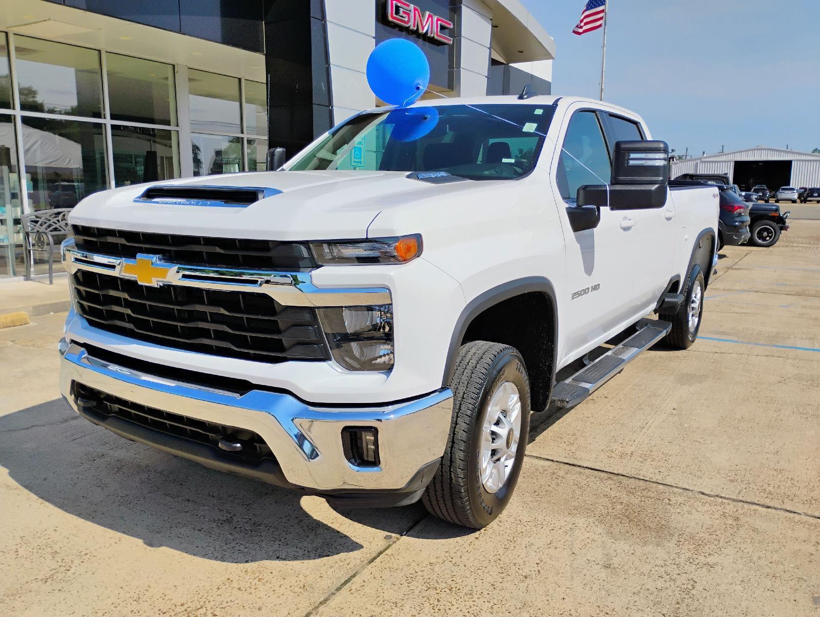 2025 Chevrolet Silverado HD LT 4WD Crew Cab Standard Box's photo