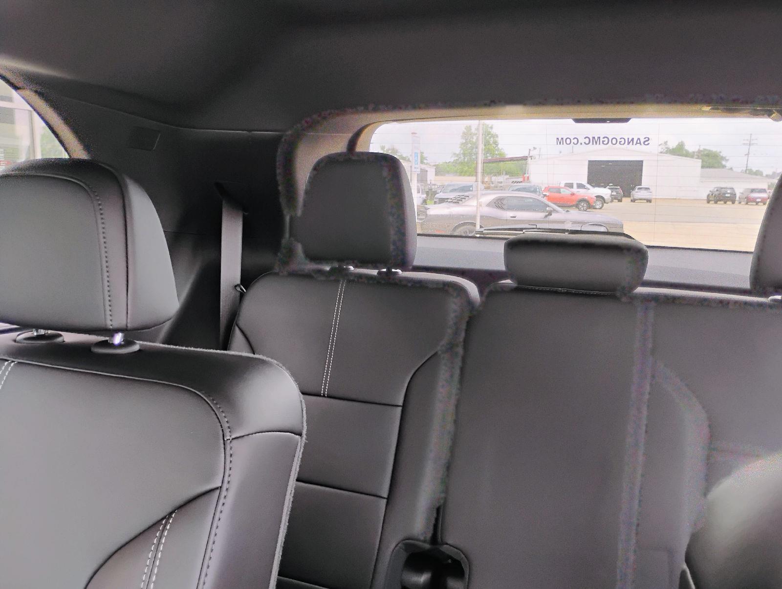 2026 GMC Acadia Elevation - Photo 11