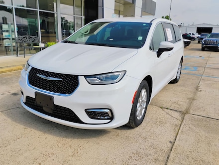 2023 Chrysler Pacifica Touring L Van Passenger Van