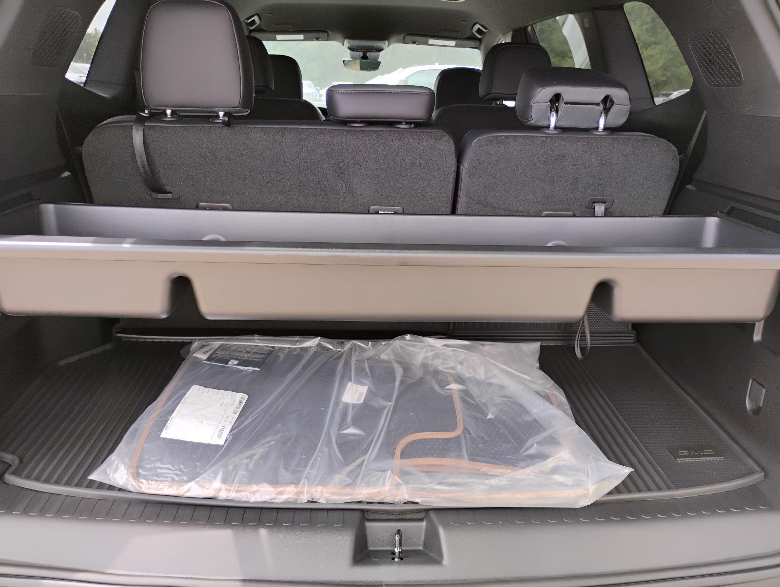 2026 GMC Acadia AT4 - Photo 12