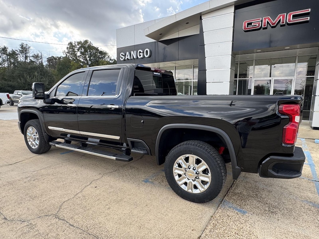 Used 2024 Chevrolet Silverado 2500 HD High Country Truck Crew Cab