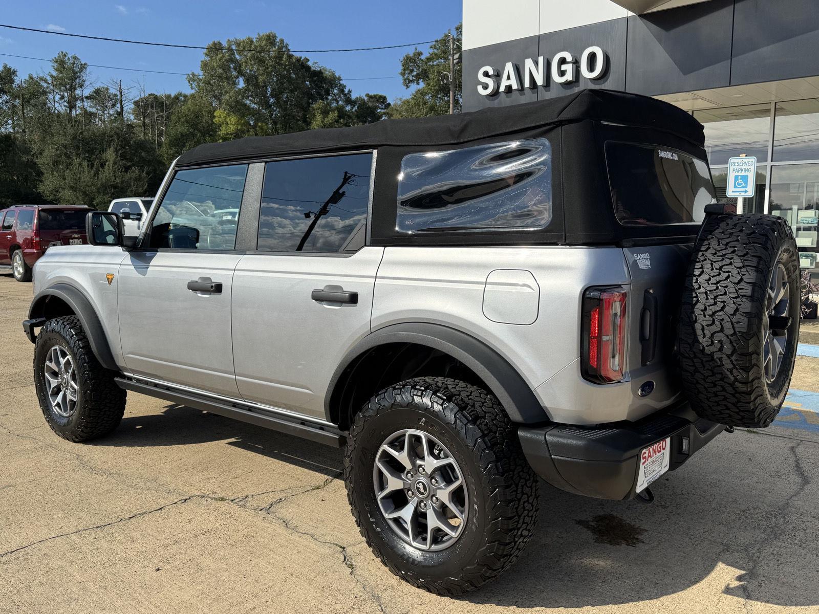 2022 Ford Bronco Badlands photo 3