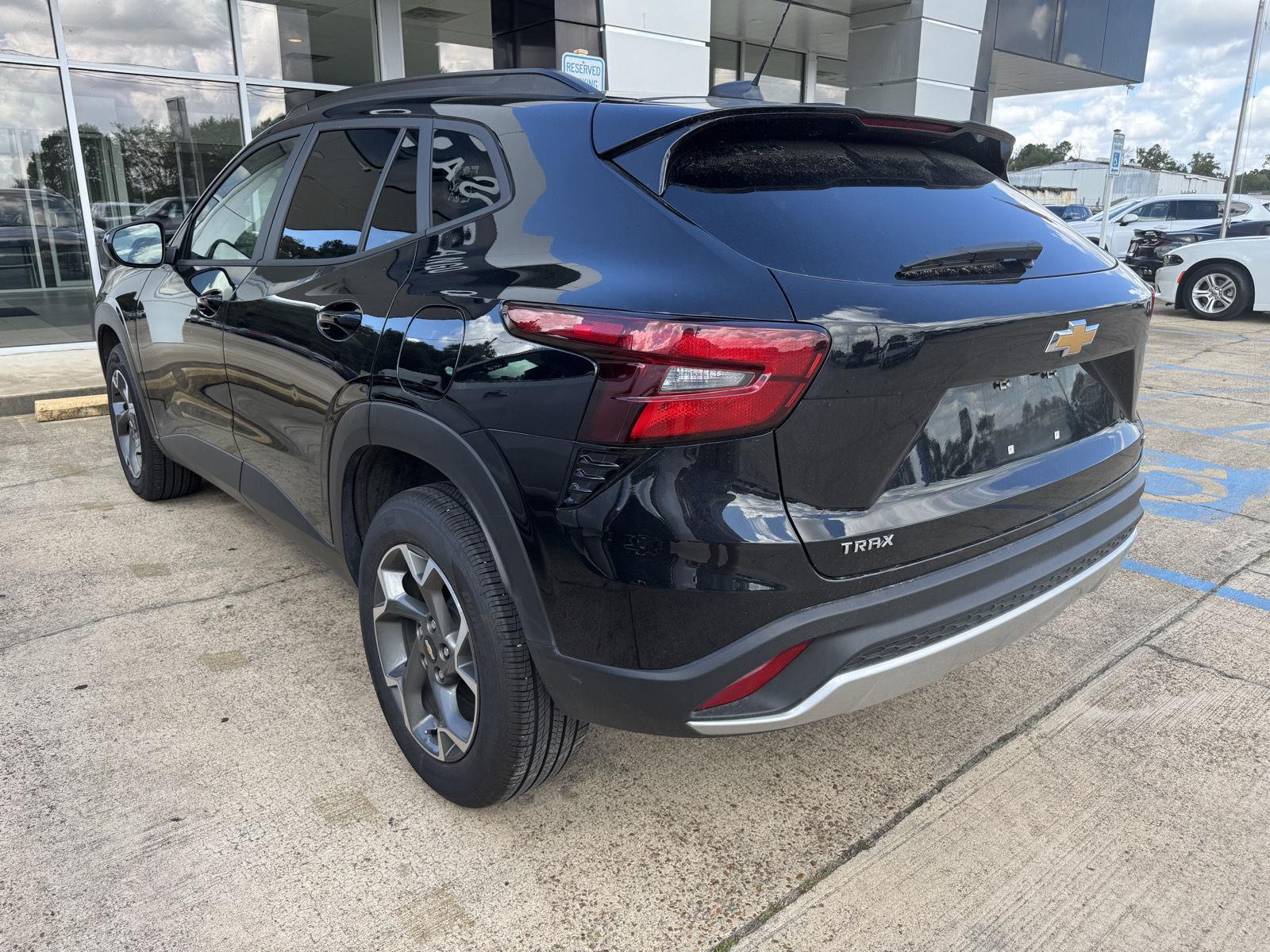 2025 Chevrolet Trax LT photo 4