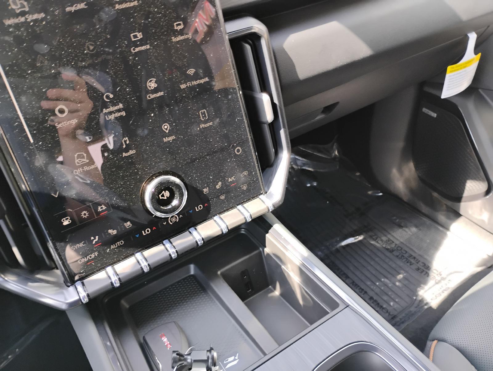 2026 GMC Acadia AT4 - Photo 18