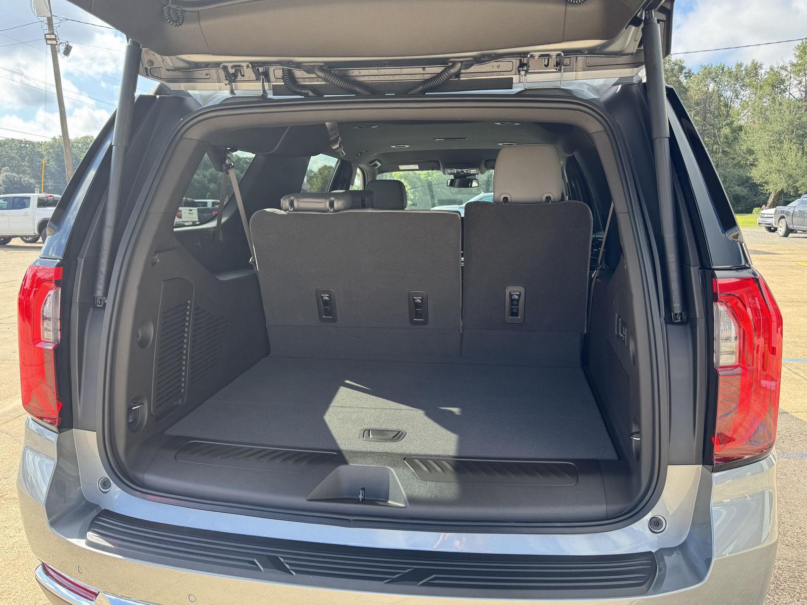 2026 Gmc Yukon XL photo 3