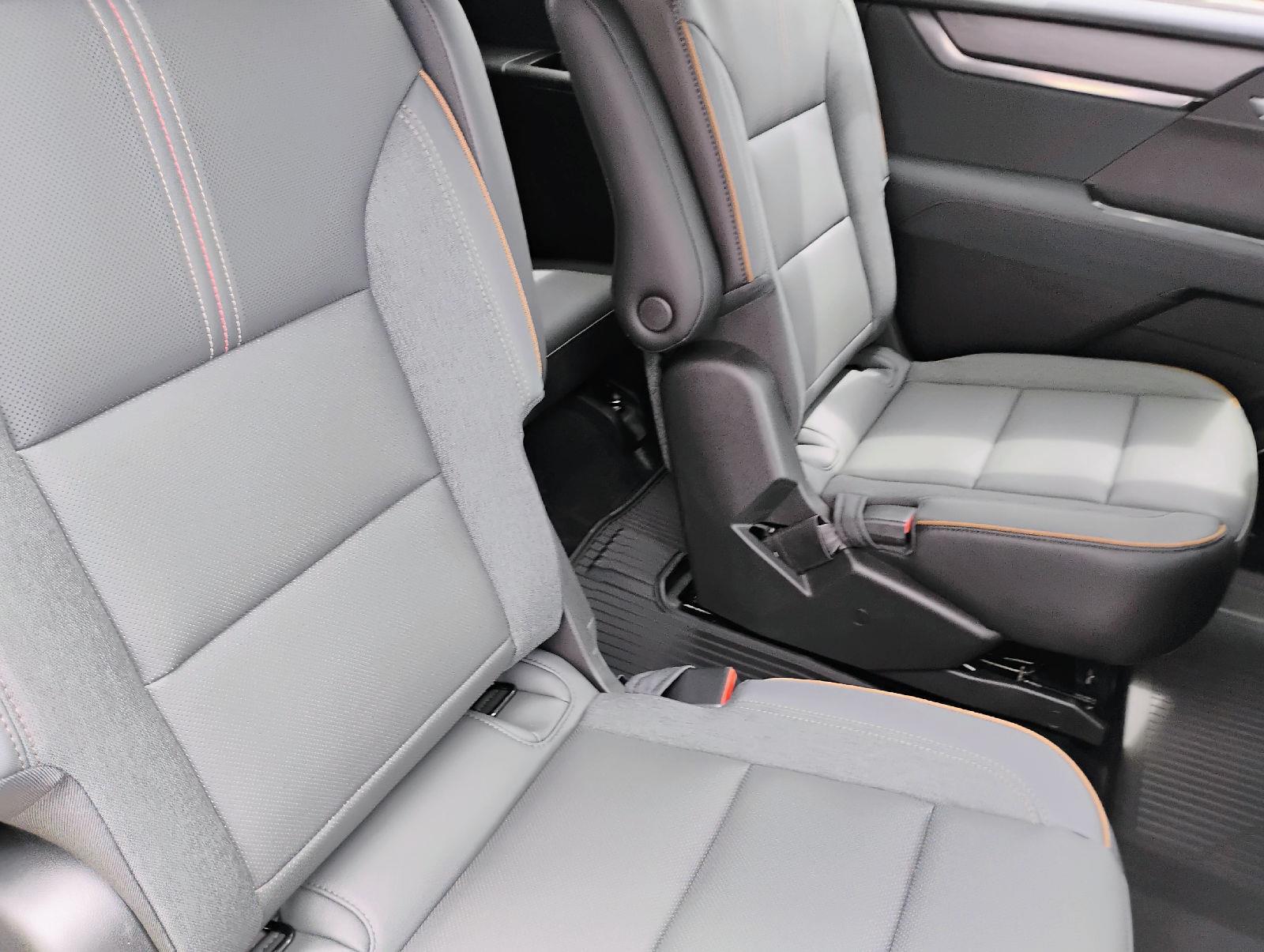2026 GMC Acadia AT4 - Photo 17