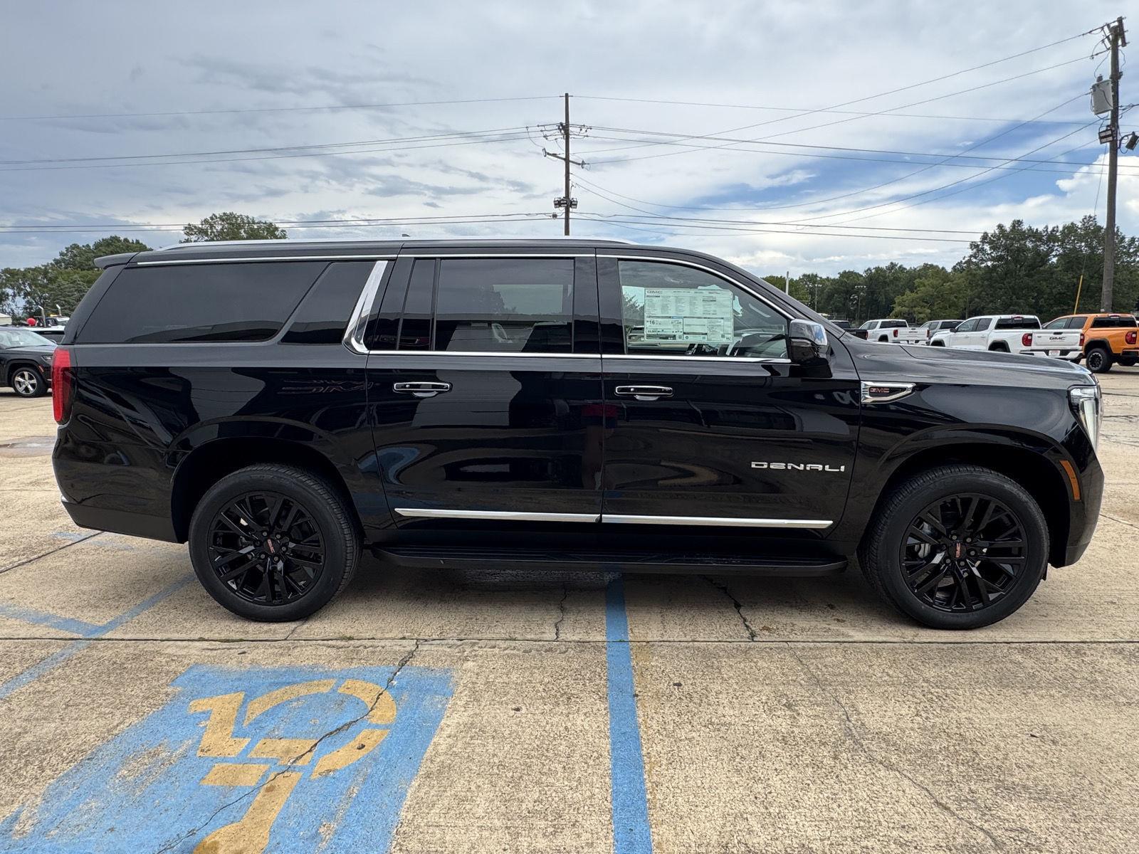2026 GMC Yukon XL Denali - Photo 6