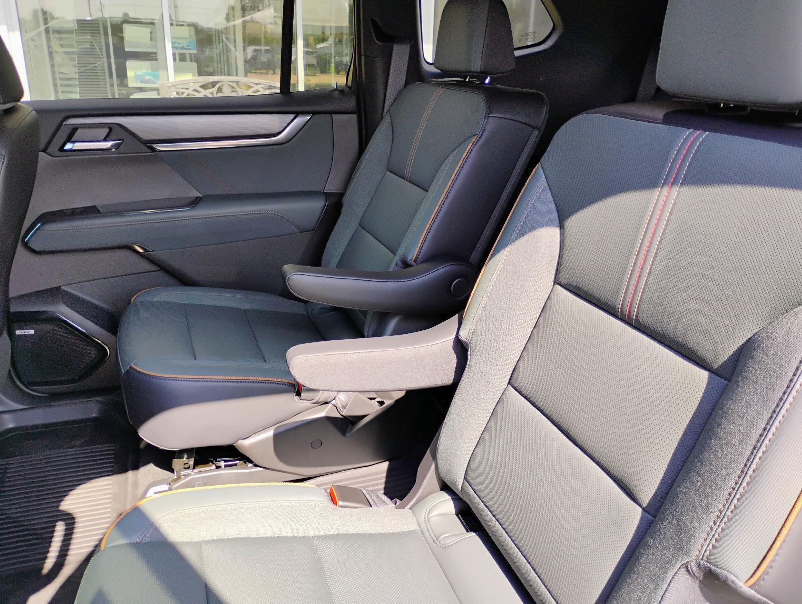2026 GMC Acadia AT4 - Photo 6