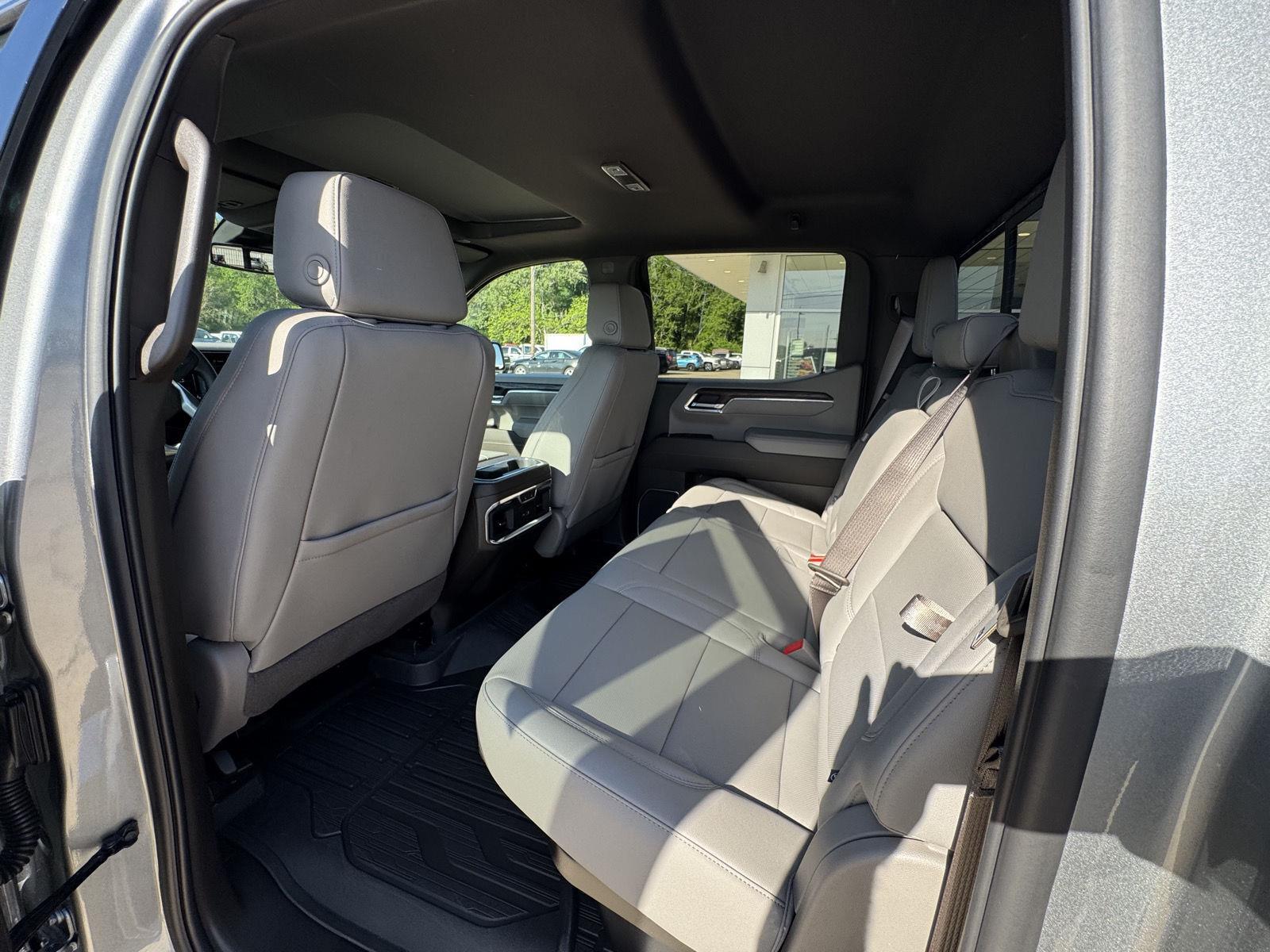 2026 GMC Sierra 1500 SLT - Photo 6