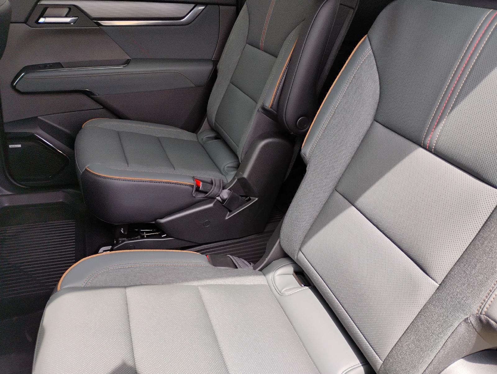 2026 GMC Acadia AT4 - Photo 7