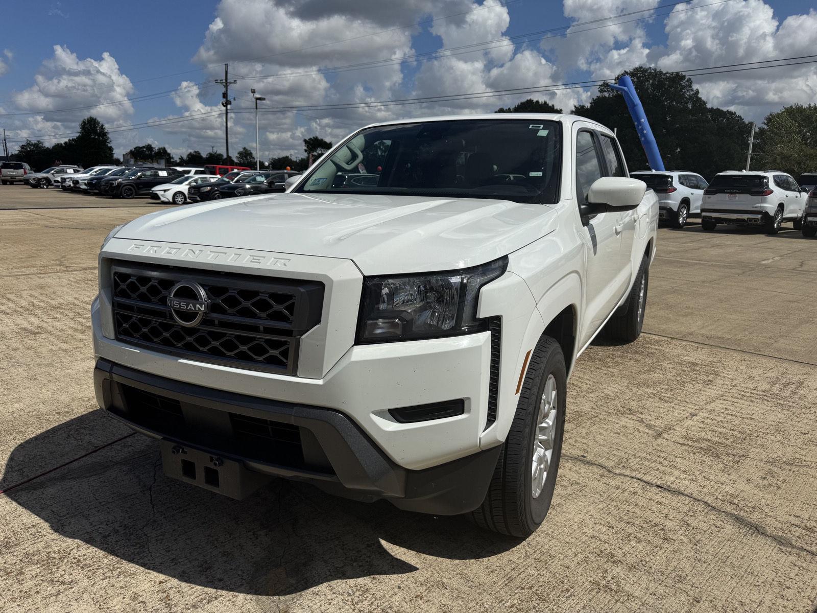 2023 Nissan Frontier SV's photo