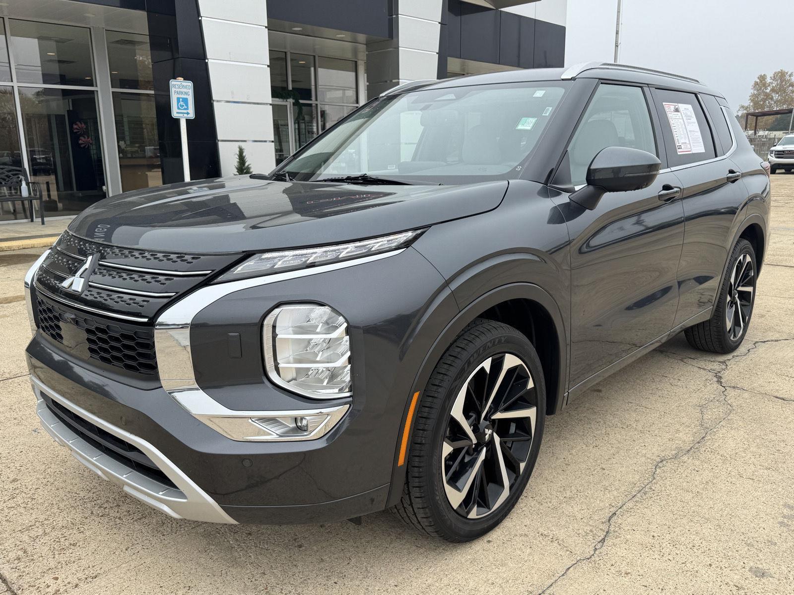 2024 Mitsubishi Outlander SEL's photo