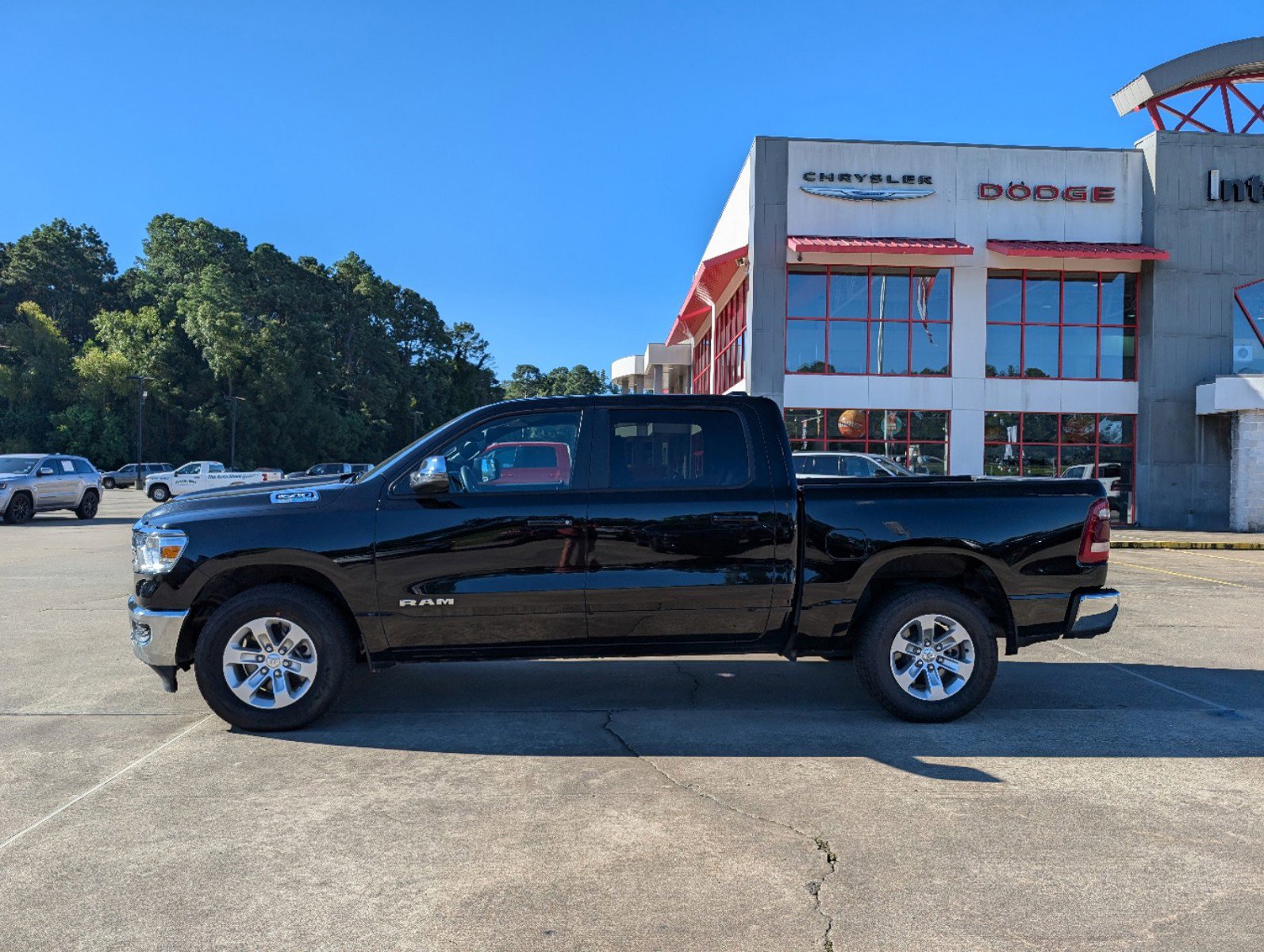 2024 Ram 1500 Laramie photo 2