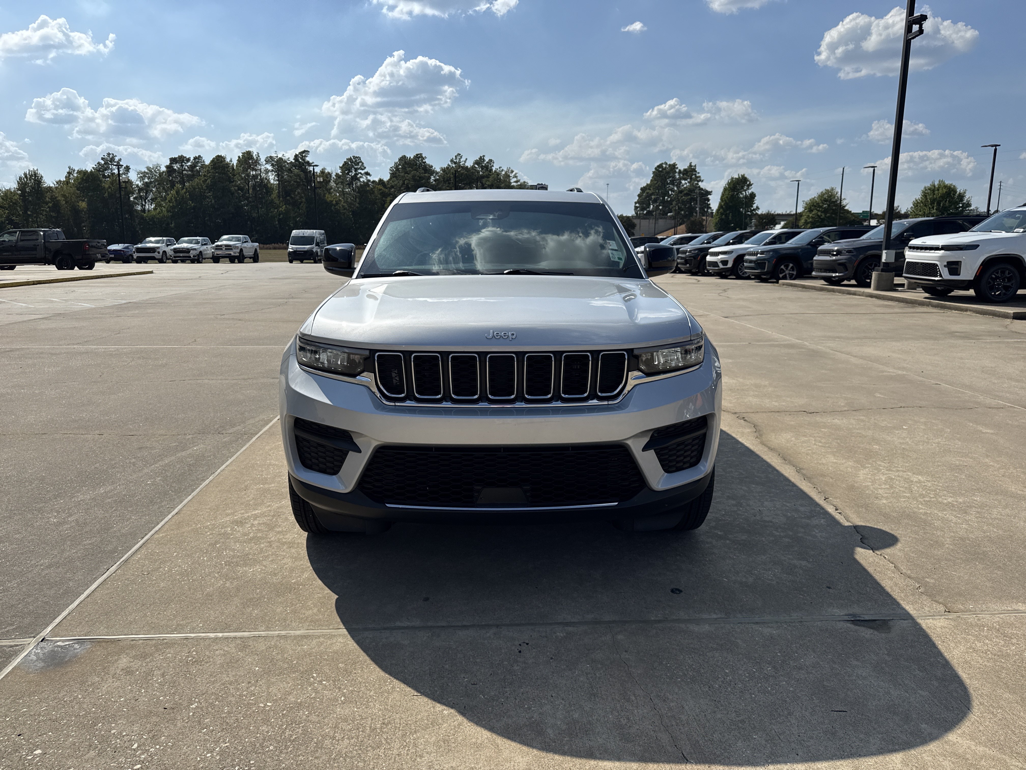 Used 2025 Jeep Grand Cherokee Laredo SUV