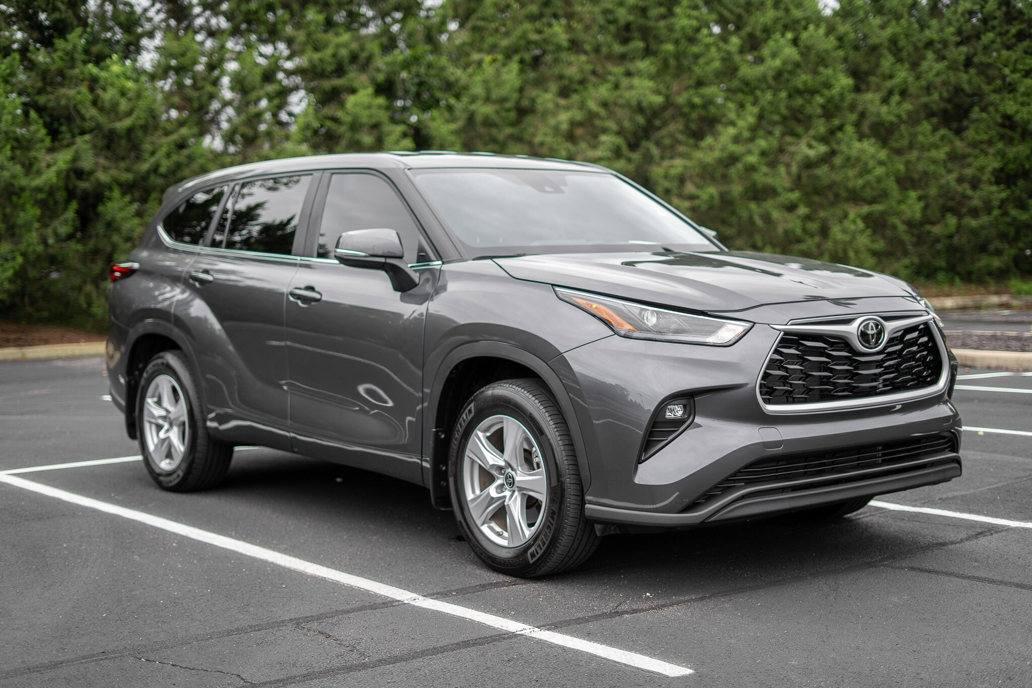 2024 Toyota Highlander LE photo 3