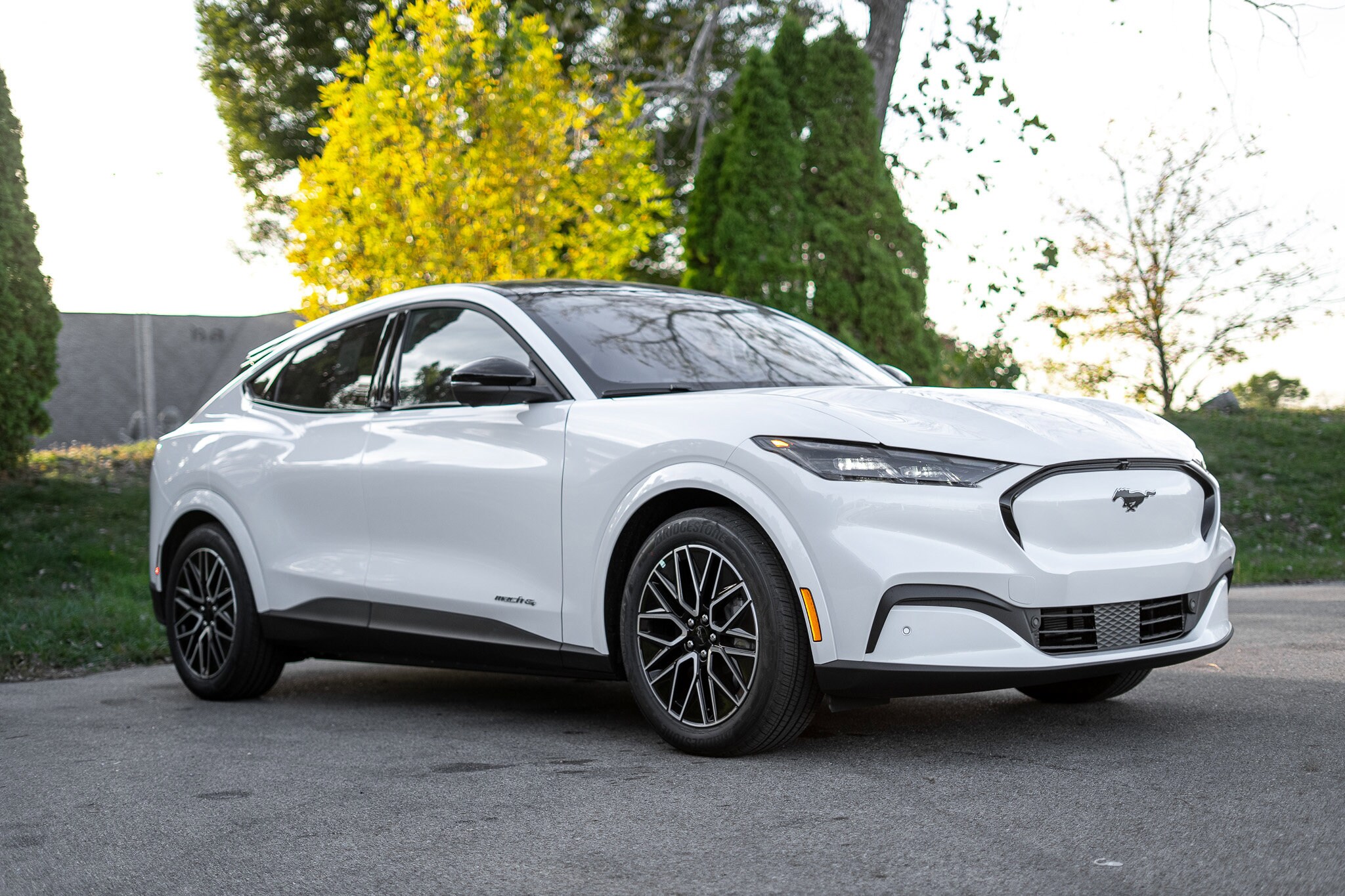 2025 Ford Mustang Mach-E Premium photo 2