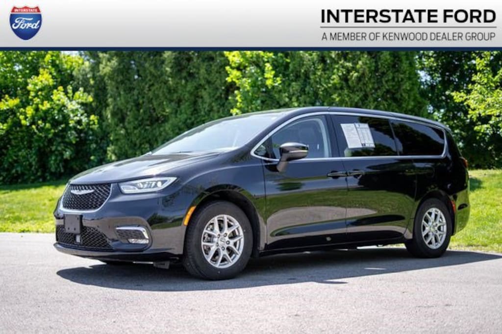 Used 2023 Chrysler Pacifica Touring L Van Passenger Van
