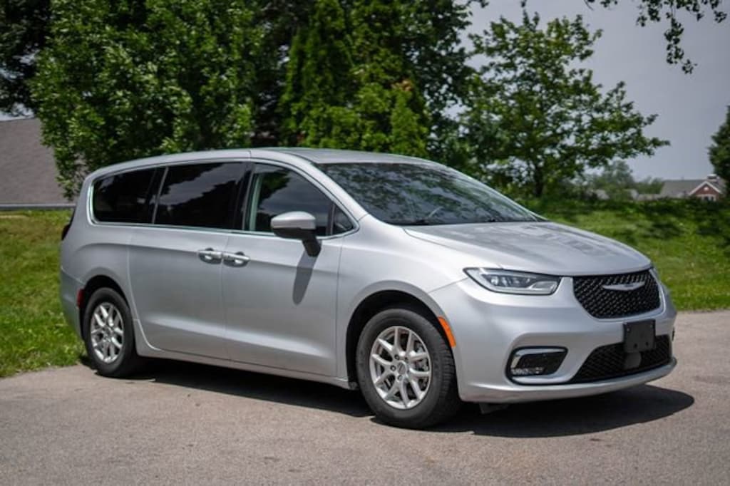 Used 2023 Chrysler Pacifica Touring L Van Passenger Van