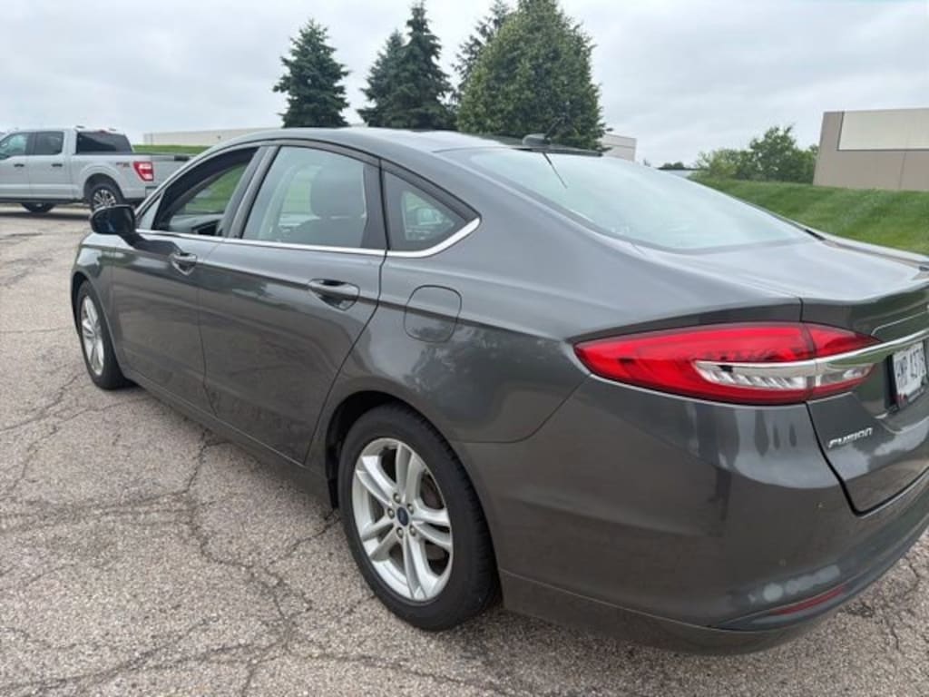 Used 2018 Ford Fusion SE Sedan